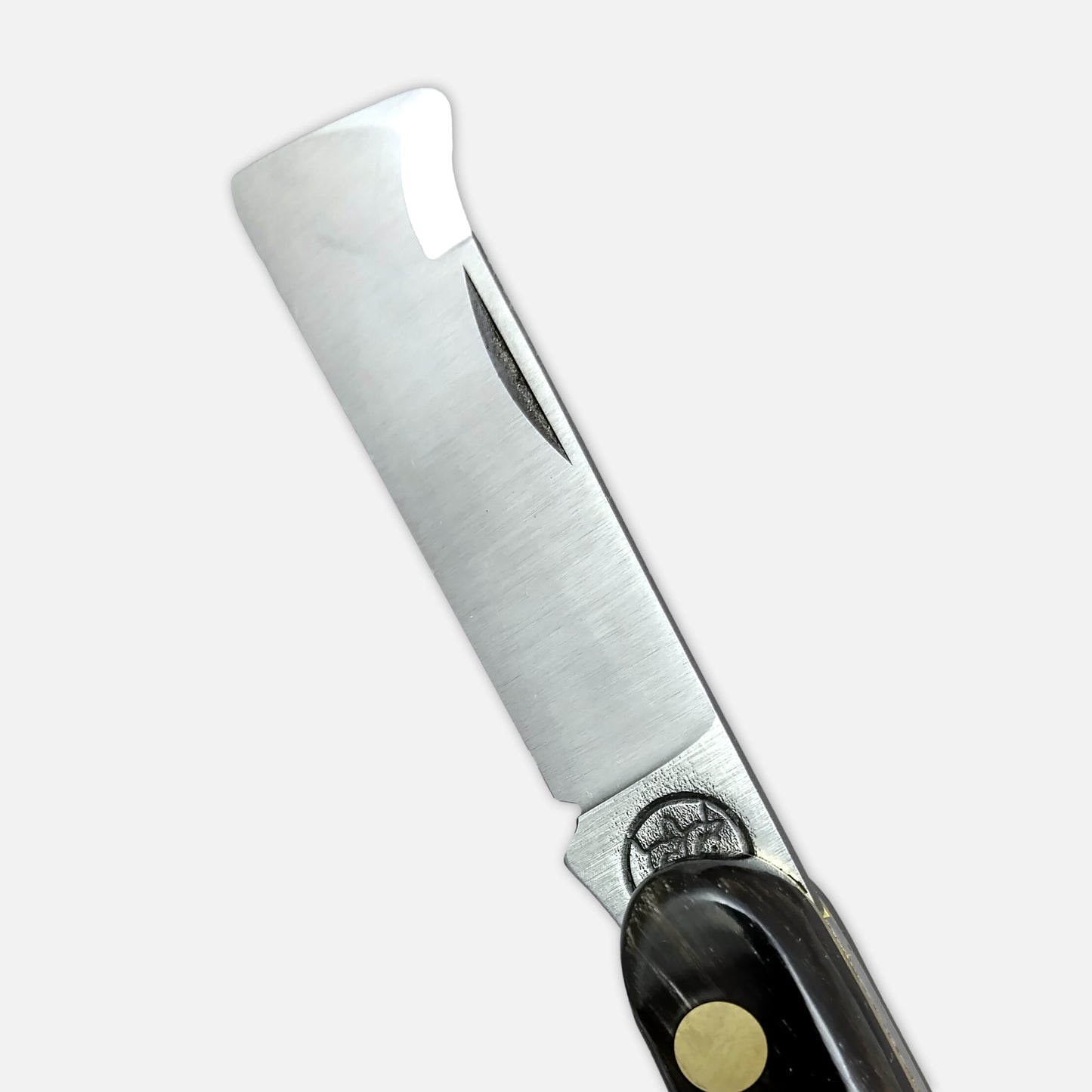
                  
                    CUCHILLO DE INJERTO 202C SP OT - HOJA DE ACERO CARBON BÖHLER K720 - MANGO DE CUERNO DE BÚFALO - DESLIZADOR FIJO DE CORTE
                  
                