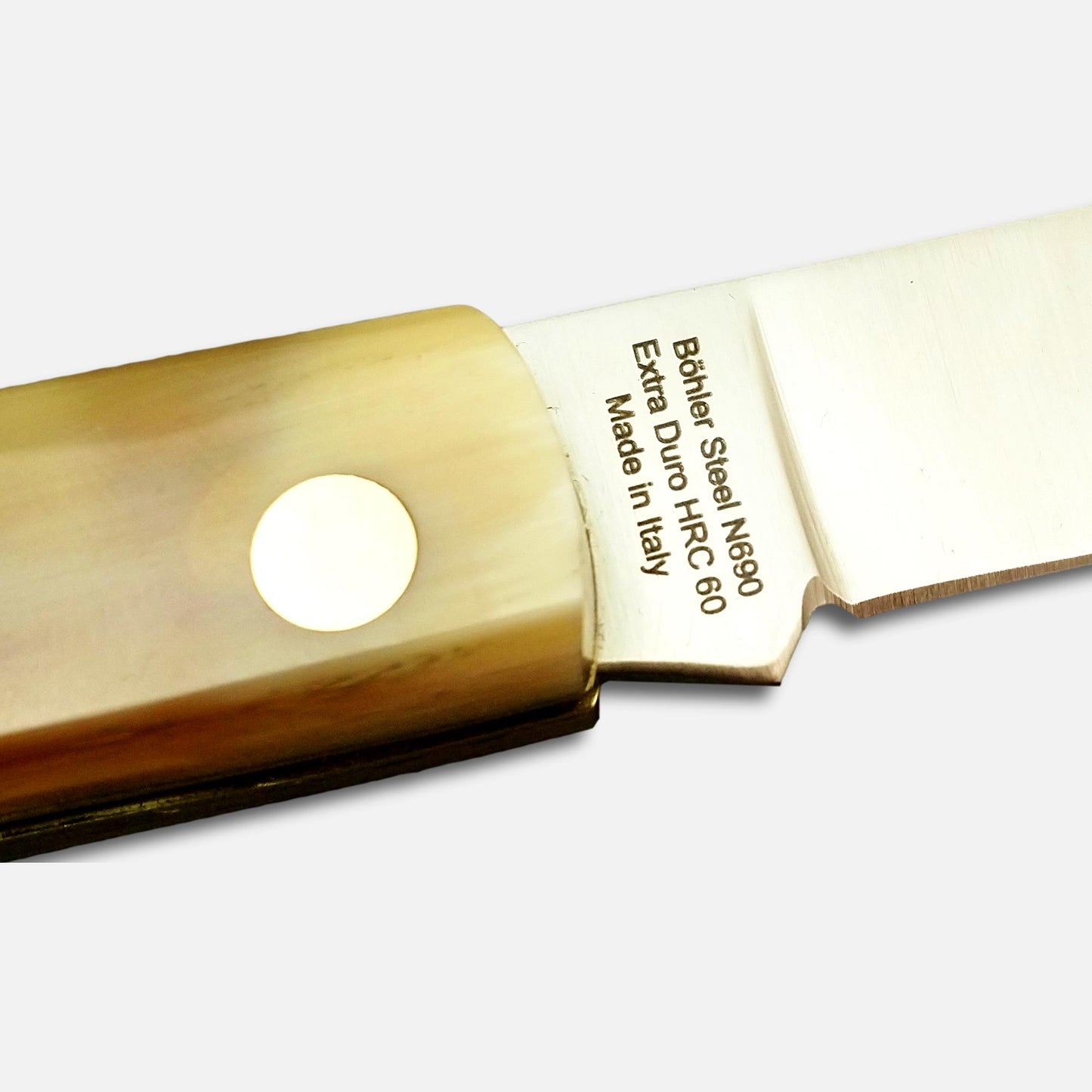 
                  
                    Cuchillo de bolsillo plegable 230 en acero inoxidable Böhler N690 - mango de cuerno de miel
                  
                